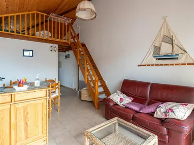 Coin salon dans l'établissement Mimizan Plage: Appartement T2 Mezzanine 2 étoiles, 4 pers, vue océan, parking inclus - FR-1-50-86