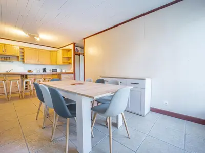 Cuisine ou kitchenette dans l'établissement Maison à Mimizan Plage, 600m de la mer, 10 pers, 2 étoiles, confort moderne, jardin, parking - FR-1-50-88
