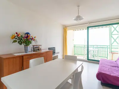 Cuisine ou kitchenette dans l'établissement Appartement 2 étoiles à Mimizan Plage pour 4 personnes avec parking - FR-1-50-85