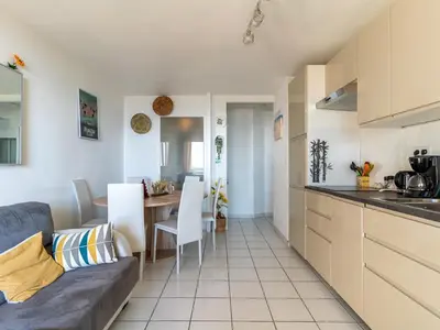 Cuisine ou kitchenette dans l'établissement Mimizan Plage: Appt pour 4 avec Parking et Accès Direct à la Mer - FR-1-50-89