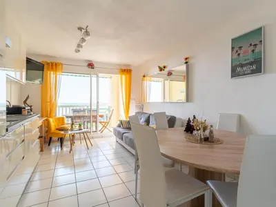 Cuisine ou kitchenette dans l'établissement Mimizan Plage: Appt pour 4 avec Parking et Accès Direct à la Mer - FR-1-50-89