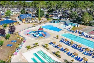 Piscine de l'établissement Vacances sous les pins, près de la mer, 6-8 pers,bien équipé, piscine ou située à proximité