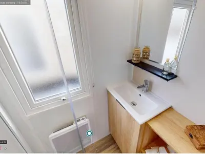 Salle de bains dans l'établissement Escape MobilHome aux Dunes de Contis
