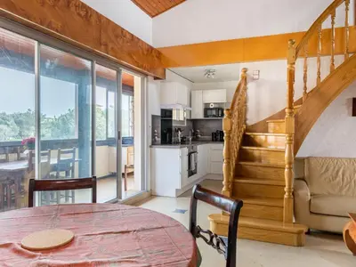 Cuisine ou kitchenette dans l'établissement Duplex centre station Biscarrosse 6 pers, terrasse, WIFI, parking, équipements complets - FR-1-521-193