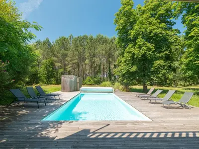 Piscine de l'établissement Holiday Home La Grange du Belon by Interhome ou située à proximité