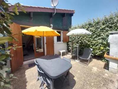 Terrasse ou espace extérieur de l'établissement Biscarrosse-plage jolie maisonnette avec terrasse privative - 200m de la plage