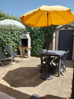 Terrasse ou espace extérieur de l'établissement Biscarrosse-plage jolie maisonnette avec terrasse privative - 200m de la plage