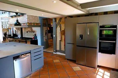 Cuisine ou kitchenette dans l'établissement Villa 230 M2 With Garden Lac De Léon And Ocean