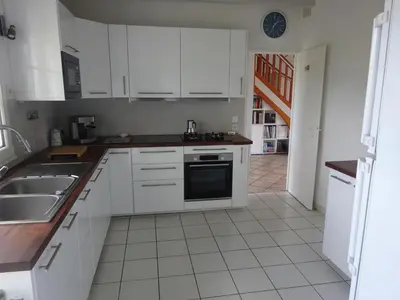 Cuisine ou kitchenette dans l'établissement Maison familiale Landaise pour 2 couples, enfants