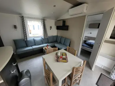 Coin salon dans l'établissement GUIG99 camping les dunes de Contis