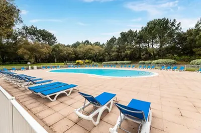 Piscine de l'établissement Le Domaine du Golf de Pinsolle - maeva Home - Appartement 2 Pièces 5 Personnes - Confort MAE-3626 ou située à proximité