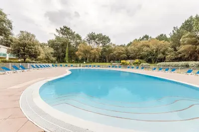 Piscine de l'établissement Le Domaine du Golf de Pinsolle - maeva Home - Appartement 2 pièces 6 personnes - Confort MAE-2684 ou située à proximité
