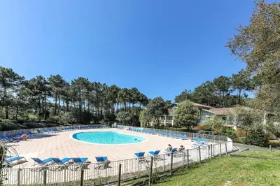 Piscine de l'établissement Le Domaine du Golf de Pinsolle - maeva Home - Appartement 2 pièces 6 personnes - Sélection MAE-2694 ou située à proximité