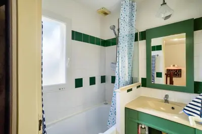 Salle de bains dans l'établissement Les Maisons du Domaine du Golf de Pinsolle - maeva Home - Maison 3 pièces 6 personnes - Sélection - super Home MAE-6374