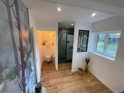 Salle de bains dans l'établissement L Uni Vert d Azur gite 10 pers piscine et mini ferme proche océan
