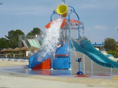 Piscine de l'établissement MH481 spatieux 8pers - BRUME ou située à proximité