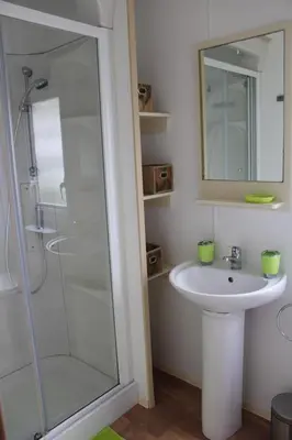 Salle de bains dans l'établissement MH481 spatieux 8pers - BRUME