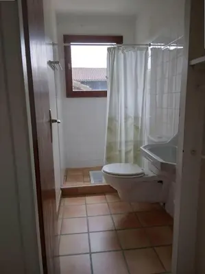Salle de bains dans l'établissement LE PETIT FROUAS SUD