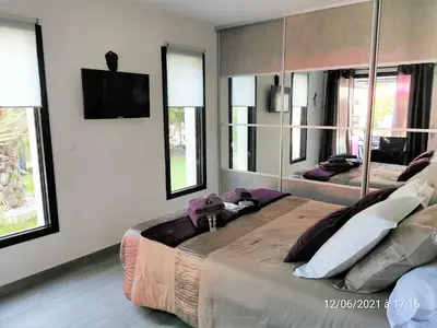 Un ou plusieurs lits dans un hébergement de l'établissement VILLA LUCIA, moderne avec piscine tempérée, ping pong, proche plage à Vieux-Boucau