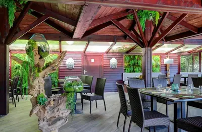 Restaurant ou autre lieu de restauration dans l'établissement Camping Sen-Yan 5 étoiles