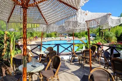 Piscine de l'établissement Camping Sen-Yan 5 étoiles ou située à proximité