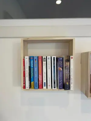 Bibliothèque dans l'appartement