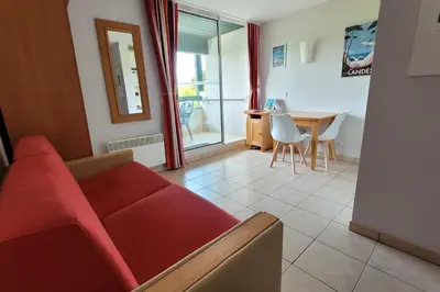 Coin salon dans l'établissement Cosy 21 M2 With Loggia Pool Near The Beach