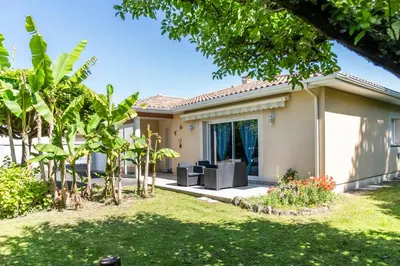 Jardin de l'établissement Jolie maison LE TEICH bassin Park/wifi