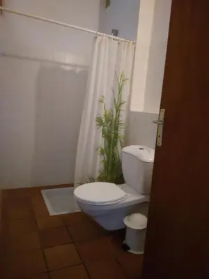Salle de bains dans l'établissement LE PETIT FROUAS CENTRE