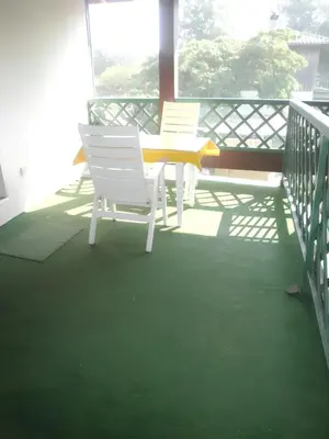 Balcon ou terrasse dans l'établissement Maison accueillante à Vielle-Saint-Girons avec jardin et cheminée
