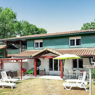 Maison accueillante à Vielle-Saint-Girons avec jardin et cheminée