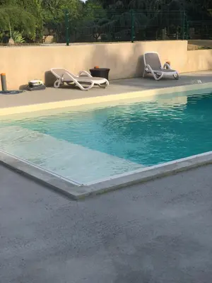 Piscine de l'établissement Le Montmieri ou située à proximité