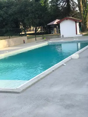 Piscine de l'établissement Le Montmieri ou située à proximité