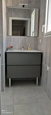 Salle de bains dans l'établissement chambre au pied de la forêt
