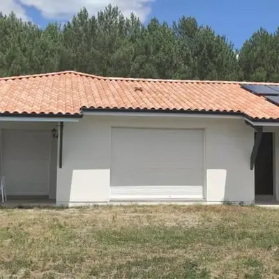 chambre au pied de la forêt
