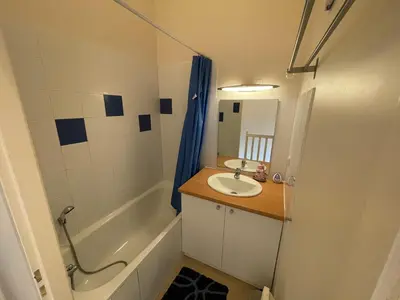 Salle de bains dans l'établissement L'Oustalet