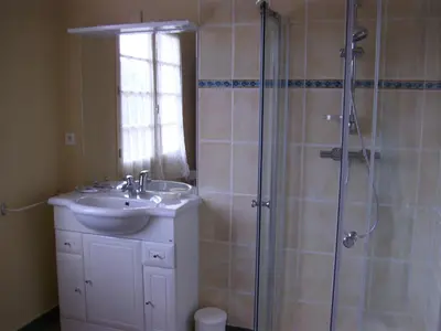 Salle de bains dans l'établissement Les Ajoncs
