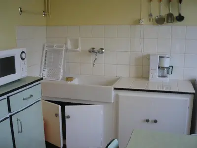 Cuisine ou kitchenette dans l'établissement Les Ajoncs