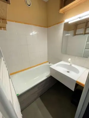 Salle de bains dans l'établissement Réf 561 Seignosse océan , Studio classé 1 étoile à 200m de la plage, idéal couple