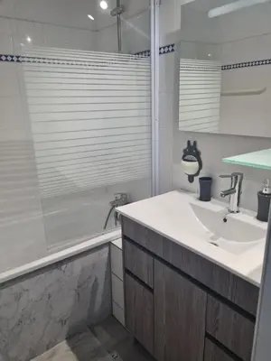 Salle de bains dans l'établissement Appartement avec vue sur le lac