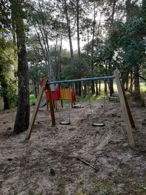 Aire de jeux pour enfants de l'établissement Appartement 3 pièces, 6 perso avec piscine chauffée en saison domaine du golf de Pinsolle
