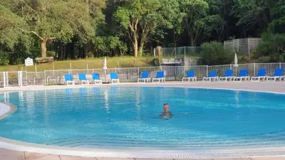 Piscine de l'établissement Appartement 3 pièces, 6 perso avec piscine chauffée en saison domaine du golf de Pinsolle ou située à proximité