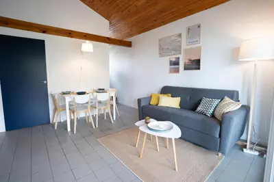 Coin salon dans l'établissement Chaleureux appartement à 500m de l’océan et 150m du Golf Moliets-Plage