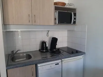 Cuisine ou kitchenette dans l'établissement Appartement Duplex T2 avec Piscine à Vieux-Boucau, Proche Plage - FR-1-239-769