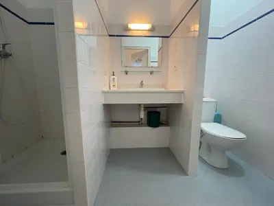 Salle de bains dans l'établissement Le Tournesol