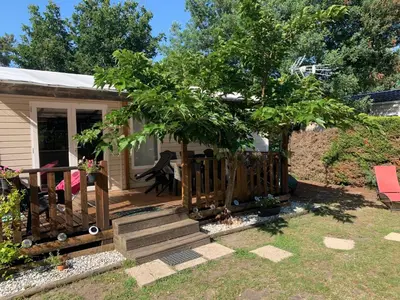 Jardin de l'établissement Le mobilhome de Evelyne et Serge