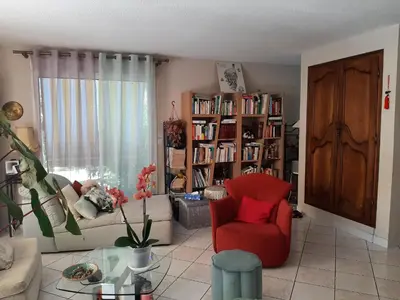 Coin salon dans l'établissement Grande maison familiale avec piscine et varangue à Tarnos, proche plages et commerces - FR-1-239-779