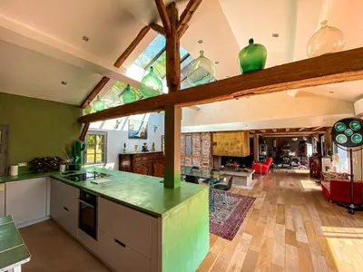 Cuisine ou kitchenette dans l'établissement Maison de charme à Mézos avec jardin et terrasse