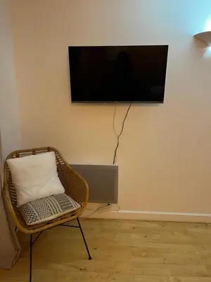 Télévision ou salle de divertissement dans l'établissement Superbe duplex proche centre et plages
