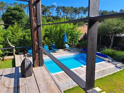 Piscine de l'établissement Villa Hossegor - 4 étoiles, 6 chambres - 5 salles de bains - piscine chauffée 5 mn des plages ou située à proximité